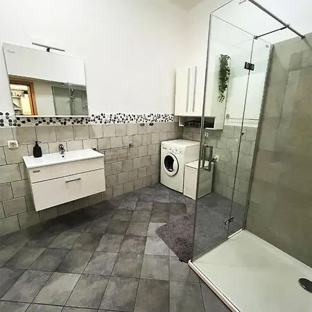 Viktorija Center * Λιουμπλιάνα