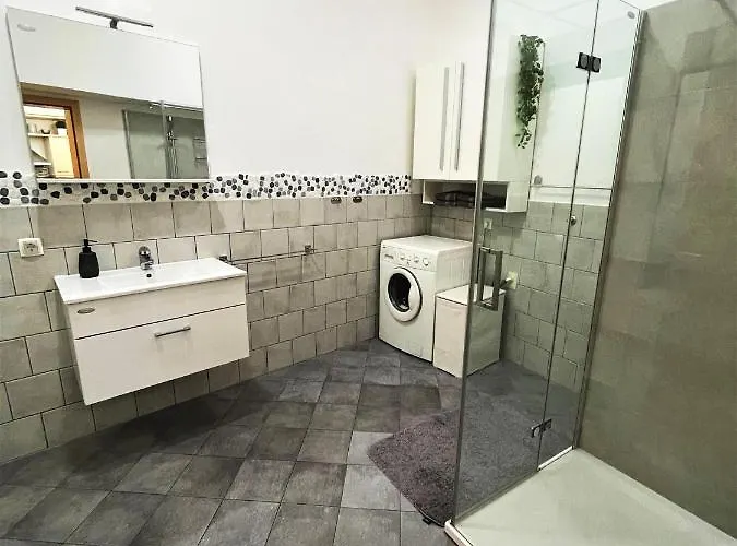 Viktorija Center * Lublana