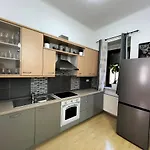 公寓 Viktorija Center